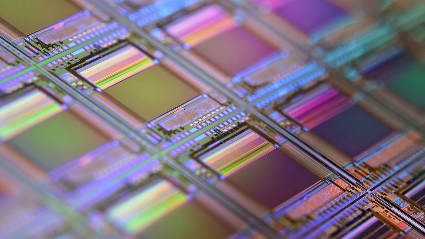 computer-chip-silicon-wafer-2858040900